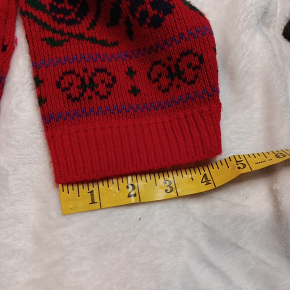 Elegant Red and Black Women's Sweater - Picture 4 of 7